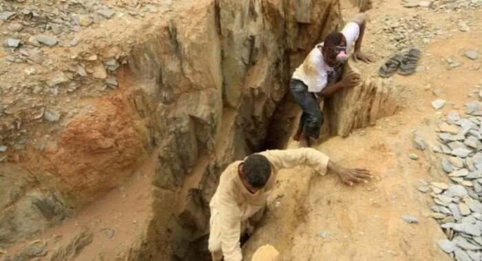 مصرع 60 شخصا إثر انهيار منجم للذهب بالسودان.. ومفقودون تحت الأنقاض