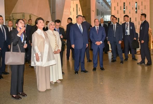 11 صورة توثق جولة الرئيس السيسي وقرينته مع الرئيس الصيني داخل المتحف المصري الكبير