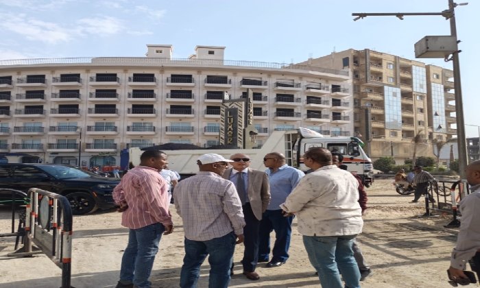 محافظ الأقصر يستجيب لشكاوى المواطنين ويوجه بتيسير الحركة بموقفي «أرمنت والبياضية» ويتفقد مشروعات التطوير