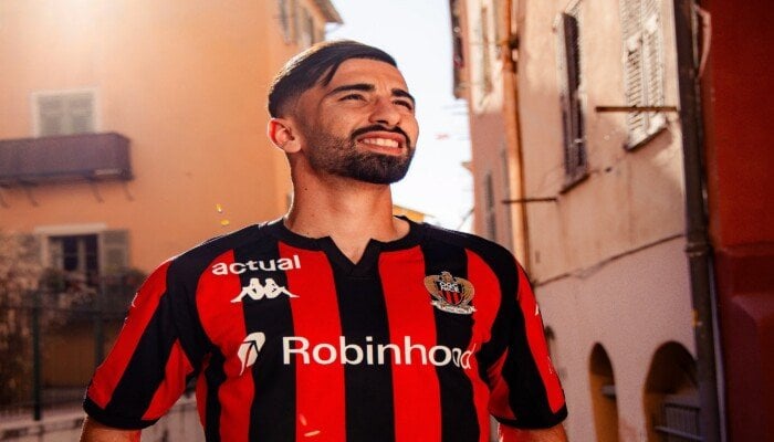رسميًا.. نيس يضم محمد أمين عمورة من فولفسبورج ويجاور محمد عبد المنعم