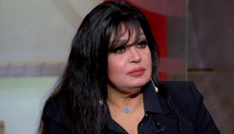 فيفي عبده توجه رسالة لجمهورها بعد تعرضها لكسر في قدمها