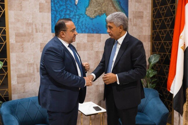 وزير السياحة يلتقي نظيره القبرصي لبحث تعزيز التعاون المشترك ودفع الحركة السياحية الوافدة