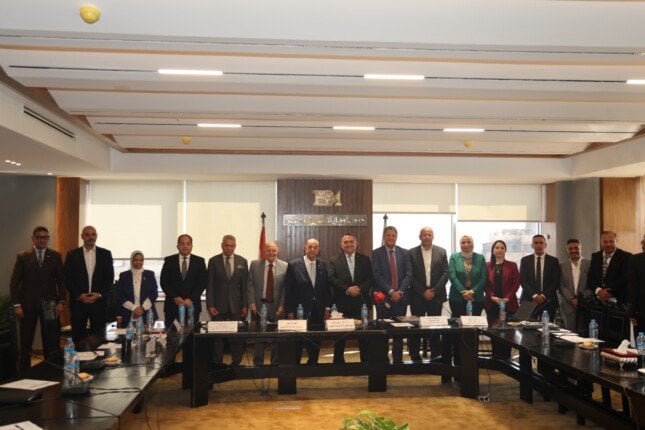 جمعية رجال الأعمال تبحث مع رئيس البورصة مستجدات السوق.. رأس المال تجاوز 4.3 تريليونات جنيه