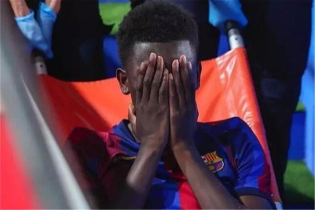 برشلونة يكشف التشخيص المبدئي لإصابة جيسي بيسيوو