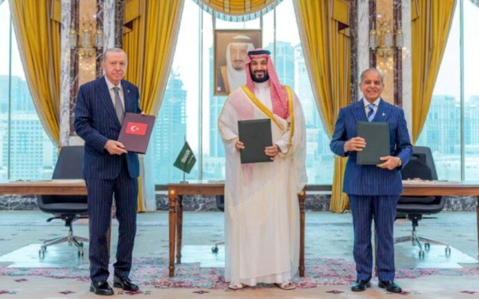 باكستان تحسم الجدل: اتفاقية مكة تحالف دفاعي ولا نخطط لتوسيعها