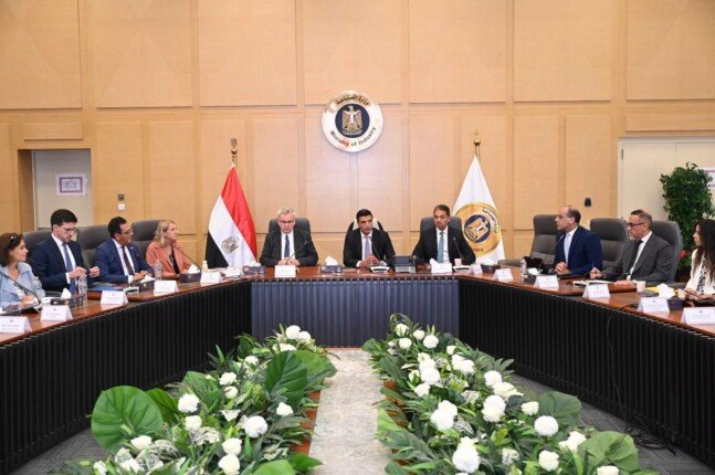 «الصناعة» تبحث مع الشركات الألمانية خطط التوسع وزيادة الاستثمارات في مصر