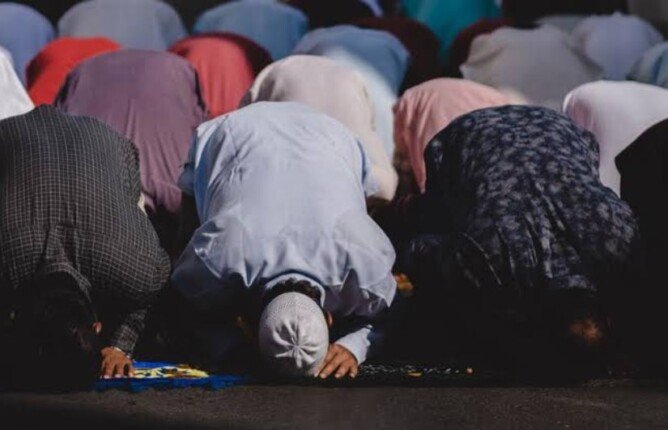 موعد أذان الفجر.. مواقيت الصلاة غدا الجمعة 11 سبتمبر 2026