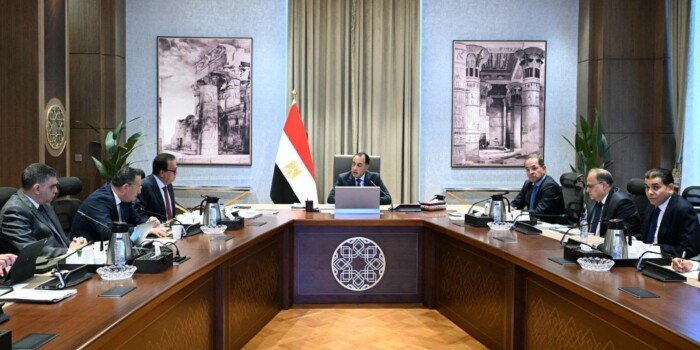 90 مليار جنيه لتأمين المخزون.. مدبولي يتابع توافر الأدوية والمستلزمات الطبية بالمستشفيات