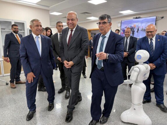 وزير الطيران المدني يتفقد فرع الأكاديمية العربية للعلوم والتكنولوجيا بالعلمين الجديدة