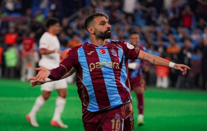 43 دقيقة نارية في مباراة القمة.. محمد صلاح يسجل ثنائية ويصنع هدفًا أمام جالاتا سراي