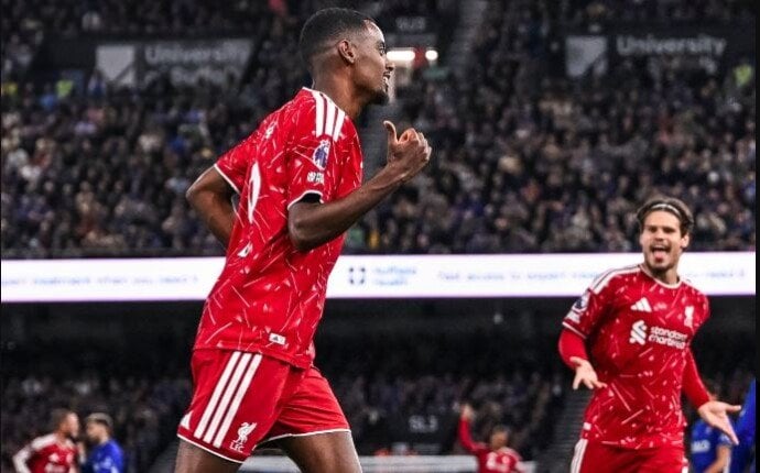 ليفربول يهزم إيبسويتش تاون بثنائية إيزاك في الدوري الإنجليزي