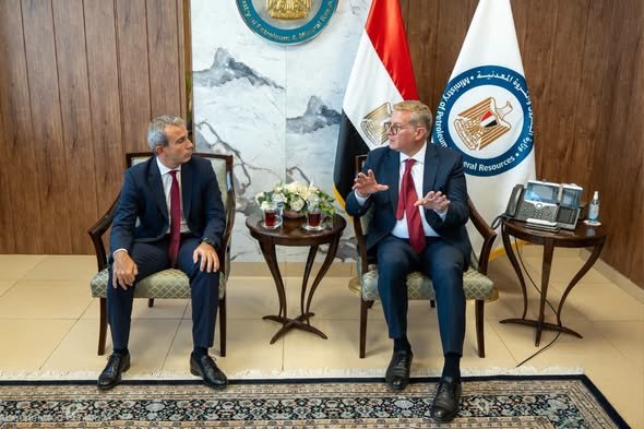 وزير البترول يبحث مع وفد «إيني» الإيطالية التعجيل بتنمية الاكتشافات الجديدة