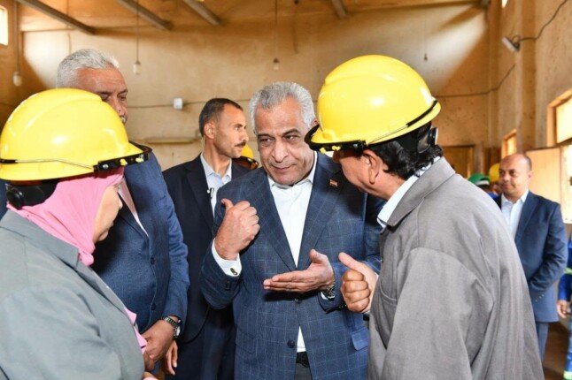 وزير الدولة للإنتاج الحربي يتابع انتظام العملية الإنتاجية ويؤكد أهمية توفير بيئة عمل آمنة