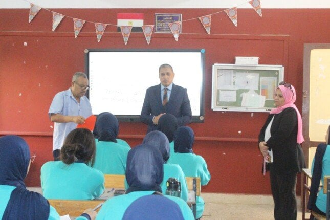 مدير «تعليم الجيزة» يتفقد مدارس الدقي وجنوب.. توجيهات بتفعيل الأنشطة وتعزيز الانضباط