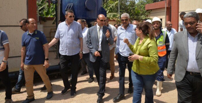 محافظ أسيوط يتفقد مشروعات الصرف الصحي بأولاد إبراهيم والمطيعة