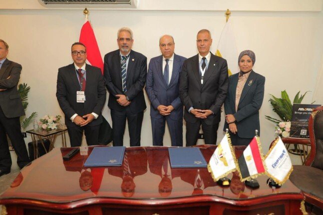 وزير الطيران يشهد توقيع اتفاقية «CO2 Connect» بين مصر للطيران و«الأياتا»