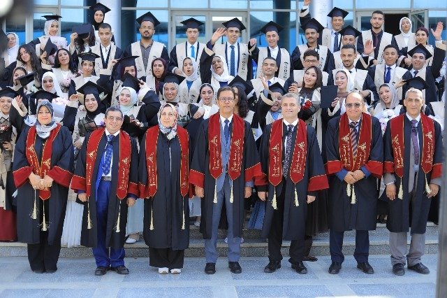 رئيس جامعة بنها يشهد حفل تخرج دفعة جديدة من حقوق العبور:«أنتم حراس العدالة»