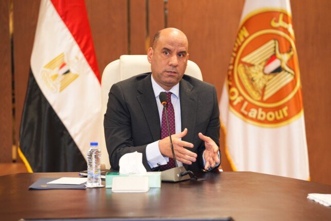 وزير العمل يمنح شركات إلحاق عمالة بالخارج مهلة 6 أشهر لتوفيق أوضاعها