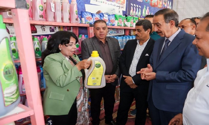 محافظ سوهاج يفتتح معرض منتجات شركة النيل للزيوت والمنظفات ويوجه بالتسويق بأسعار تنافسية