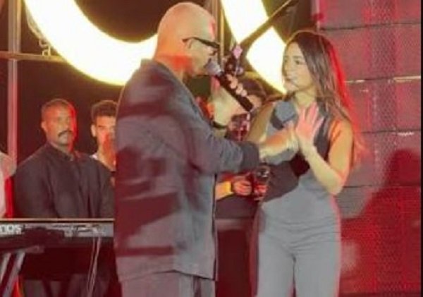 «مش هنرقص المرة دي».. لجين خليفة تكشف حقيقة خلافها مع عمرو دياب