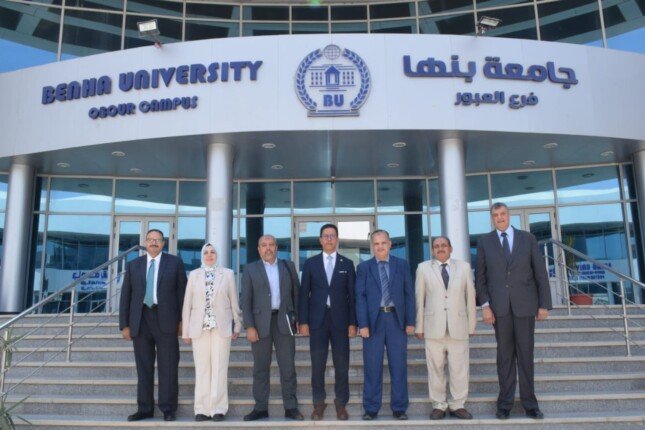رئيس جامعة بنها يستعرض مع لجنة مجلس الجامعات الأهلية سبل إنشاء الجامعة التكنولوجية بالعبور