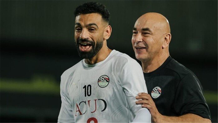 حسام حسن يهنئ محمد صلاح بعد هاتريك جالطة سراي