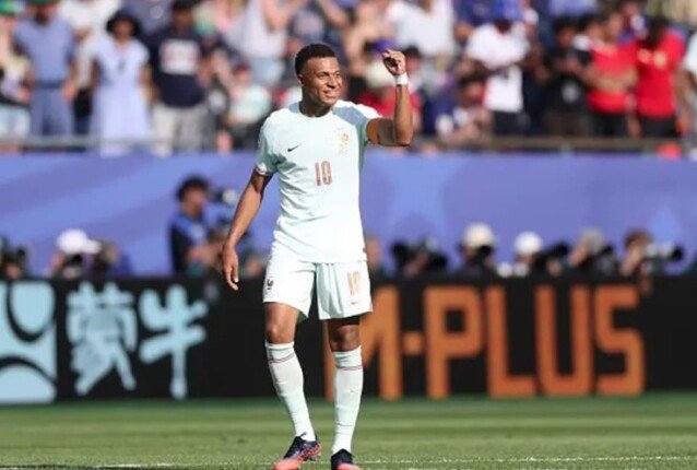 مبابي: الكرة الذهبية يجب أن تعود إلى ريال مدريد.. ويشيد بلامين يامال
