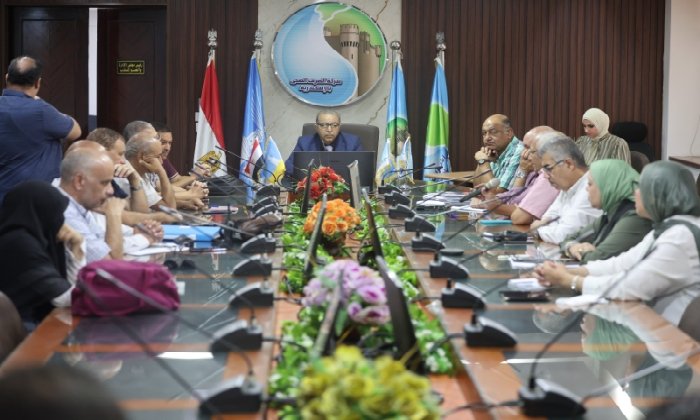 رئيس «صرف صحي الإسكندرية» يستعرض نتائج أعمال القطاعات وإنجازات العام المالي 2025/2026