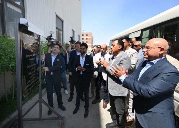 باستثمارات 10 ملايين دولار.. مدبولي يفتتح مصنع «ليجيالونغ» لصناعة الفرش ومنتجات الأبواب والنوافذ