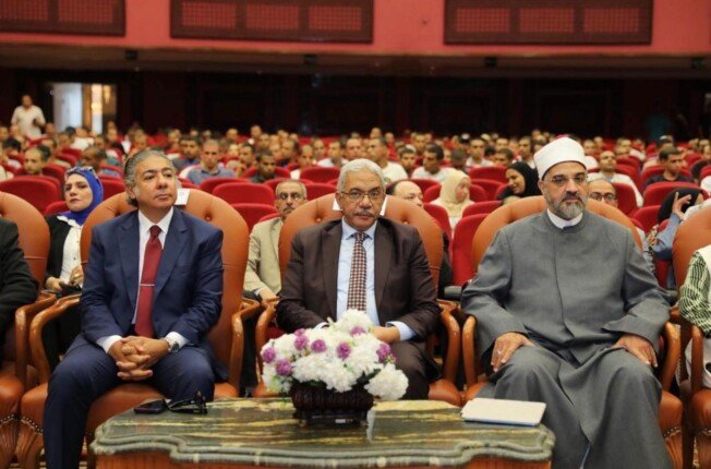 جامعة الأزهر تكرم المستشار سامح عبد الحكم على هامش احتفالية المولد النبوي ودعم ذوي الهمم
