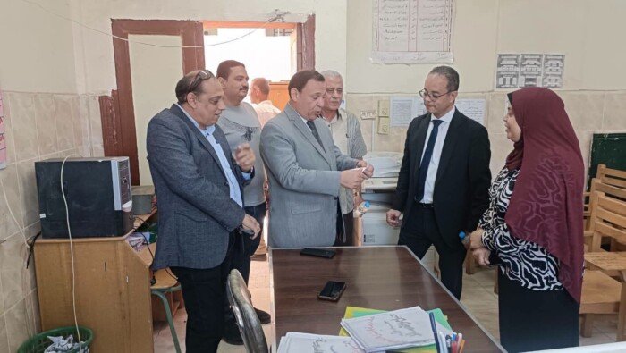 رئيس تكنولوجيا التعليم يتفقد انتظام الدراسة بمدارس الفشن