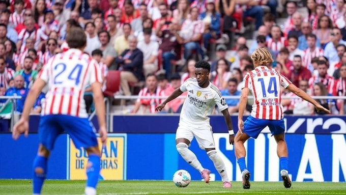 رونسيرو يهاجم حكم ديربي مدريد ويتهمه بمجاملة أتلتيكو
