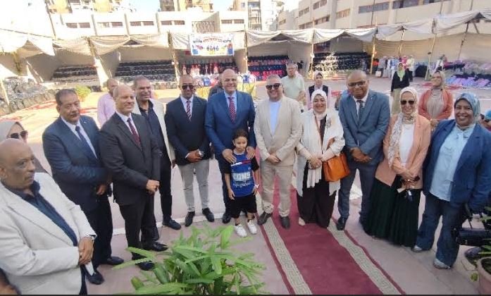 قبل انطلاق العام الدراسي.. محافظ الإسكندرية يفتتح معرض «سفراء الخير و يد واحده» لتوفير المستلزمات المدرسية لغير القادرين