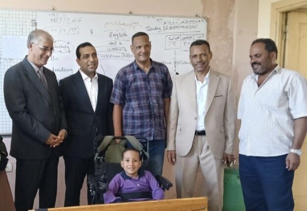 نائب محافظ قنا يتفقد مدارس أبوتشت ويكرّم تلميذًا ومعلمًا تقديرًا لموقف إنساني وتربوي