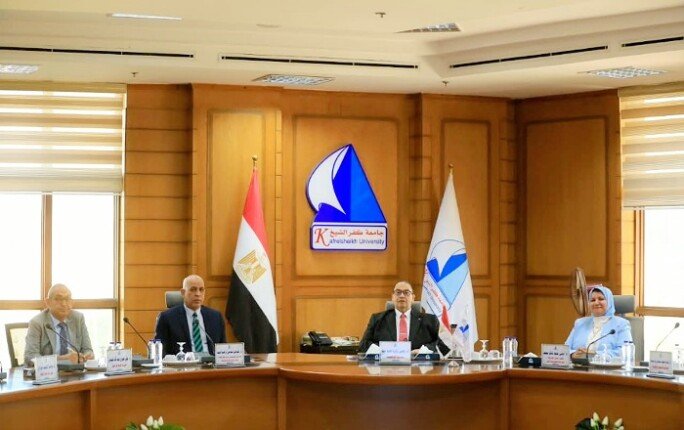 مجلس جامعة كفر الشيخ يبحث تطوير الخدمات الطلابية ودعم البحث العلمي