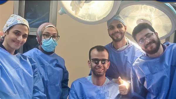 نجاح عملية نادرة لإعادة زراعة ذراع عامل بعد بتر كامل بالشرقية