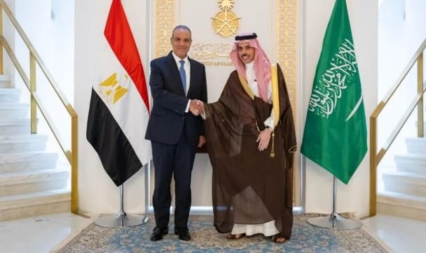 وزير الخارجية يؤكد موقف الرافض لأي اعتداءات على السعودية