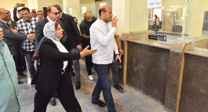 محافظ أسيوط يتفقد التشغيل التجريبي لمجمع خدمات المواطنين بديروط الشريف