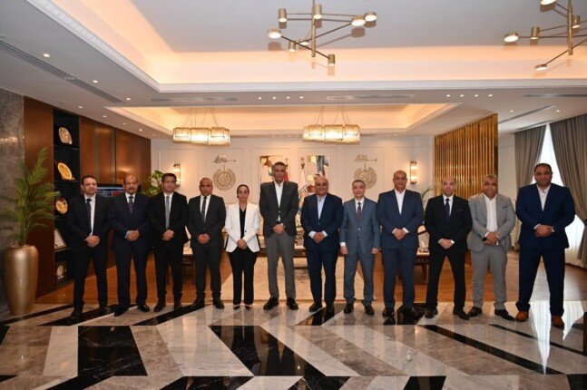 نائب وزير المالية في لقائه بمحافظ جنوب سيناء: حريصون على تمكين المحافظات من جذب الاستثمارات