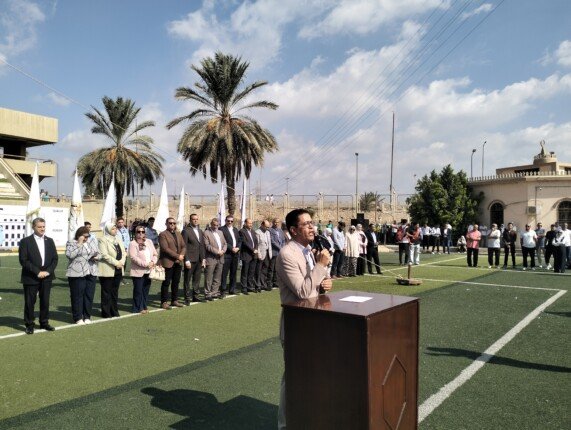 بتحية العلم والسلام الجمهوري.. رئيس جامعة بنها يستقبل الطلاب الجدد في أول يوم دراسي