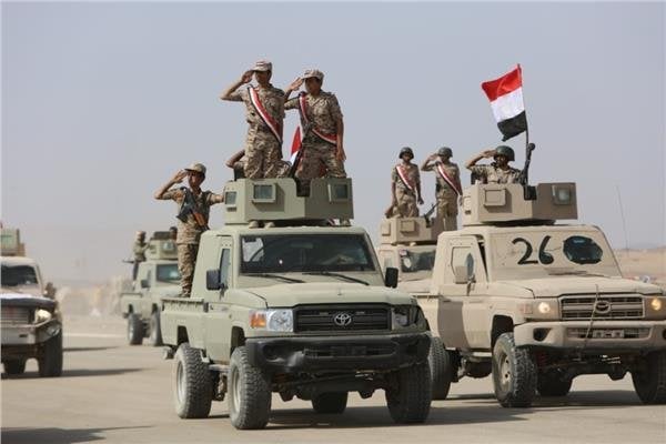 القوات المسلحة اليمنية تستهدف عناصر وعتاد للحوثيين في الوازعية بتعز