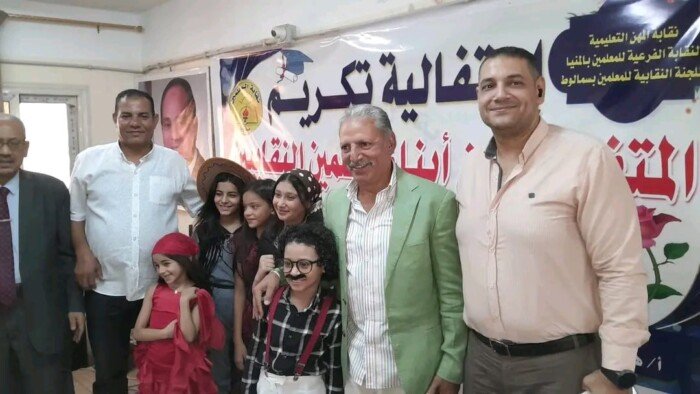 نقابة معلمي سمالوط تحتفي بأوائل الخريجين وأبناء المعلمين في احتفالية كبرى | صور