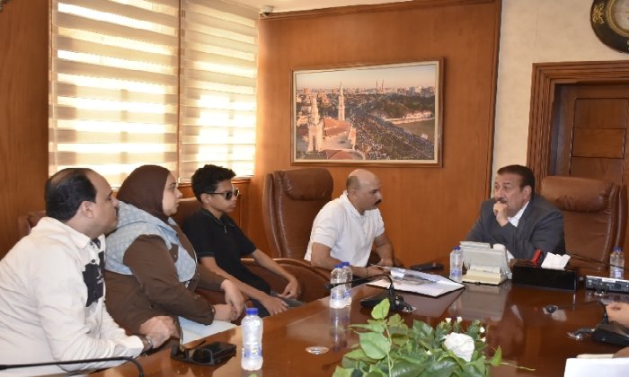 بعد تعرضه لإصابة بالغة بالعين.. محافظ بورسعيد يستجيب لاستغاثة أسرة الطالب يوسف