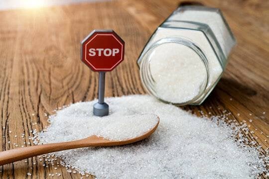 فوائد لا تتخيلها.. هذا ما سيحدث لجسمك لو توقفت عن تناول السكر لمدة شهر