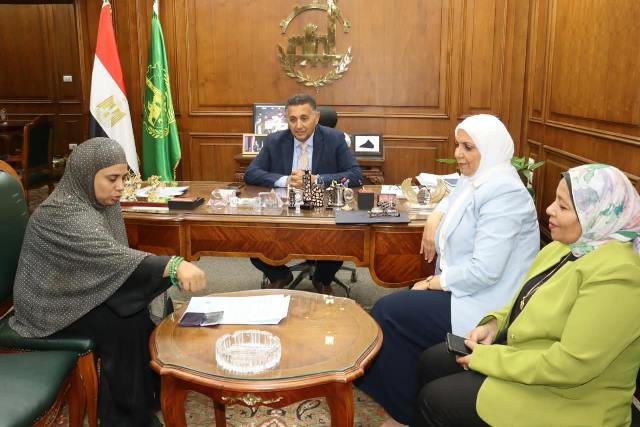 استجابة فورية لدموع أمينة: محافظ القليوبية يوفر مسكنًا آمنًا ومفروشًا لأم ترعى 7 أطفال