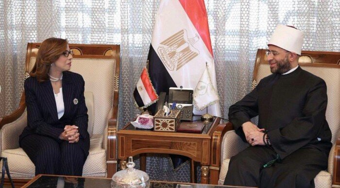 وزير الأوقاف يلتقي السفيرة أميرة فهمي قبل تولي مهامها في سنغافورة