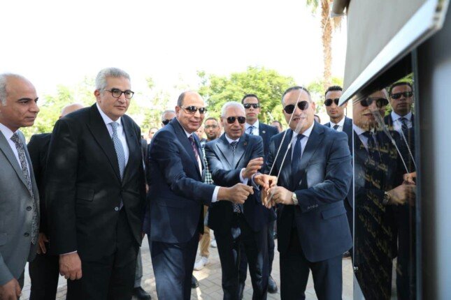وزير التعليم العالي يفتتح ويتفقد عددًا من المنشآت الجامعية والطبية بجامعة المنيا