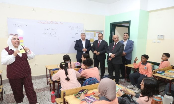 مع أول أيام الدراسة.. محافظ الشرقية ونائب وزير التعليم يتفقدان انتظام الدراسة بمدارس الزقازيق