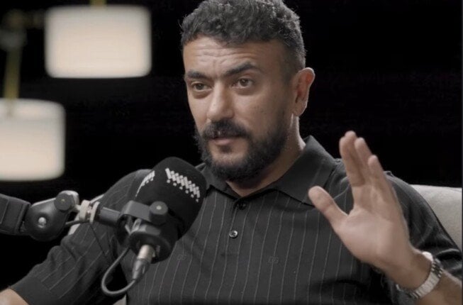 بعد حديث يارا السكري عن علاقتهما.. أحمد العوضي: «أعيش قصة حب والحب بيحلي»