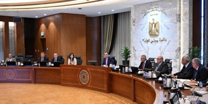 رئيس الوزراء يؤكد مجددا على أهمية تنظيم السوق العقارية في إطار قانوني